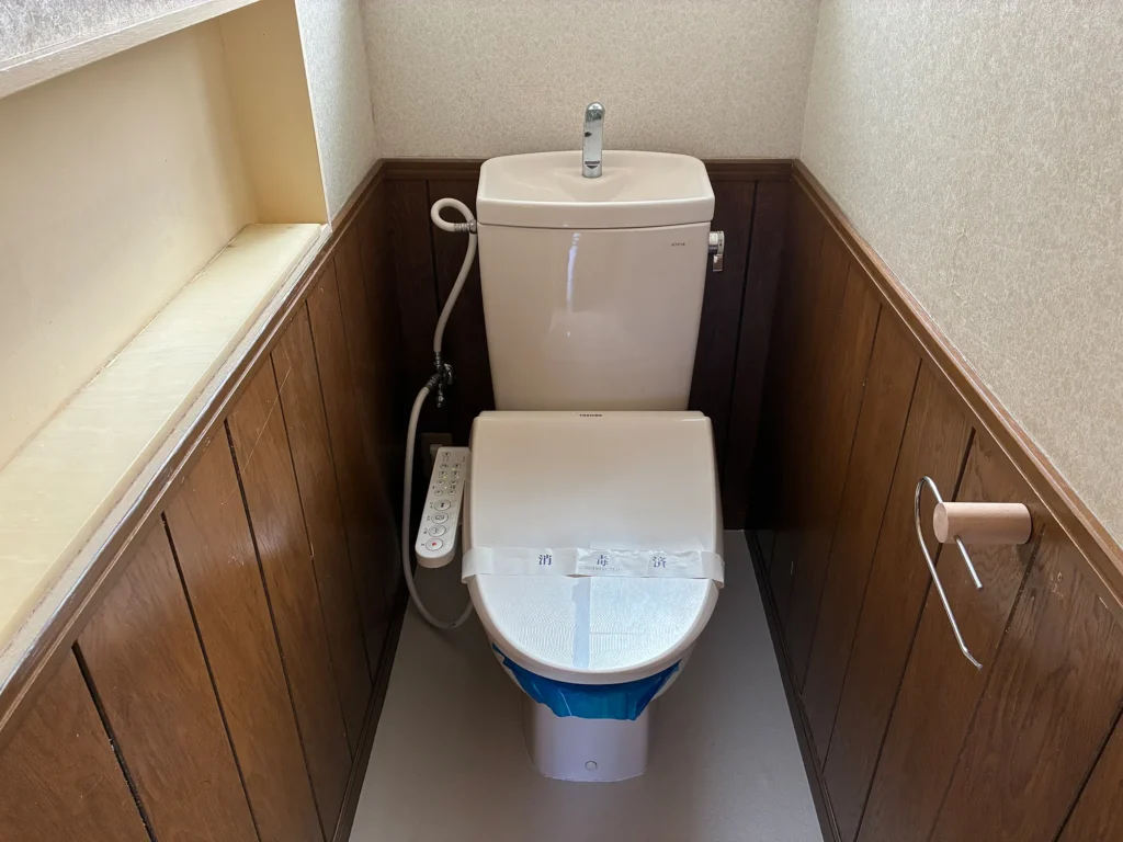 トイレ | 海も山も!畑スペースもある緑が美しい高台でスローライフを | 横須賀市秋谷 貸戸建住宅(エール総合不動産 | 横浜日吉・湘南エリアの総合不動産)